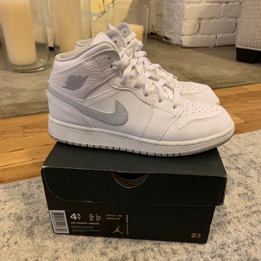 Air Jordan 1 Mid BG Sneaker